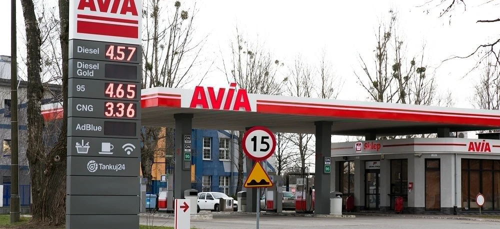 A vehicle parked at a filling station with various fuel options including Diesel, Gold 95, and CNG. AVİA brand prominently displayed.

Note: Alt-text should be concise, informative, and accurately describe the image for those who are visually impaired.